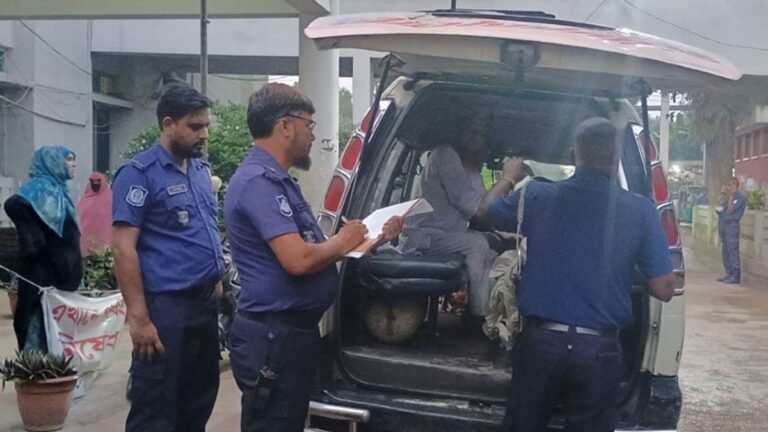 ধামরাইয়ে অটোরিকশা-পিকআপের মুখোমুখি সংঘর্ষে নিহত ৩