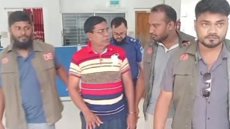 ভারতে যাওয়ার সময় আ.লীগ নেতা গ্রেপ্তার