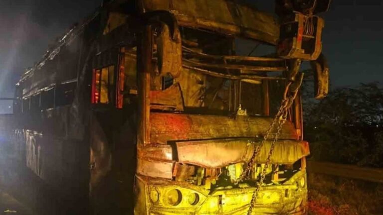 ভারতে মধ্যরাতে বাসে আগুন, ৯ জনের মৃত্যু