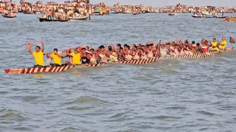 নিকলীতে ঐতিহ্যবাহী নৌকাবাইচ, উপভোগ করলেন হাজারো মানুষ