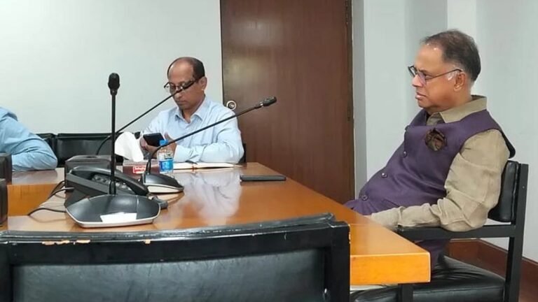 এলপিজির কৃত্রিম সংকট ও অতিরিক্ত দামে বিক্রি খতিয়ে দেখতে মন্ত্রীর নির্দেশ