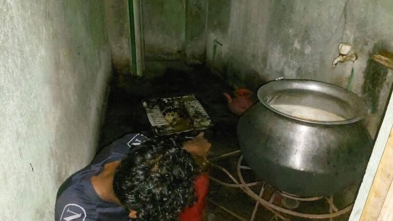 আবাসিক হোটেলের টয়লেটে চুলা বসিয়ে চিনি জ্বাল দিয়ে তৈরি হচ্ছিল ‘খাঁটি মধু’