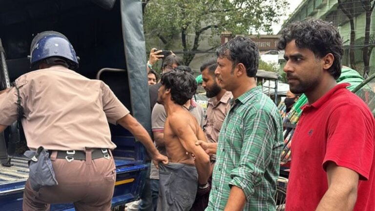 ছাত্রলীগ সন্দেহে রিকশা চালককে পুলিশে দিলো ছাত্রদল