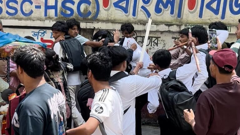 ঢাকা কলেজ ও আইডিয়াল কলেজের শিক্ষার্থীদের মধ্যে মারামারি
