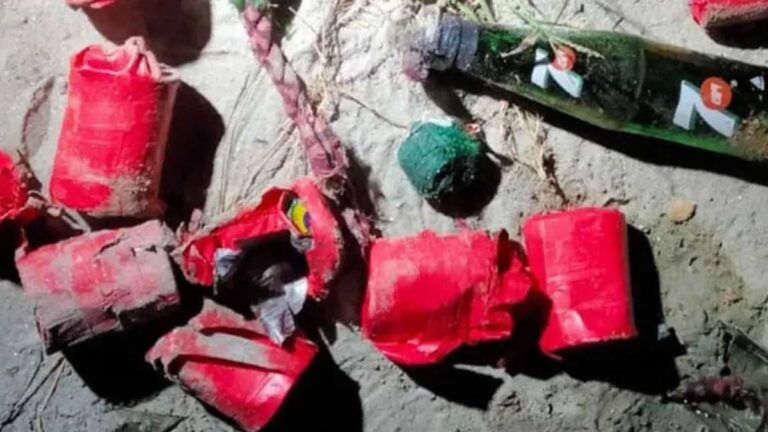পুরাতন বাণিজ্যমেলা মাঠে বিপুল পরিমাণ ককটেল, ঘিরে রেখেছে এসআরবি