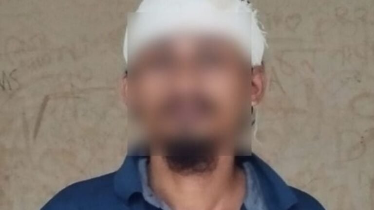 আজিমপুরে বাসে আগুন দেওয়ার চেষ্টা, আটক ১