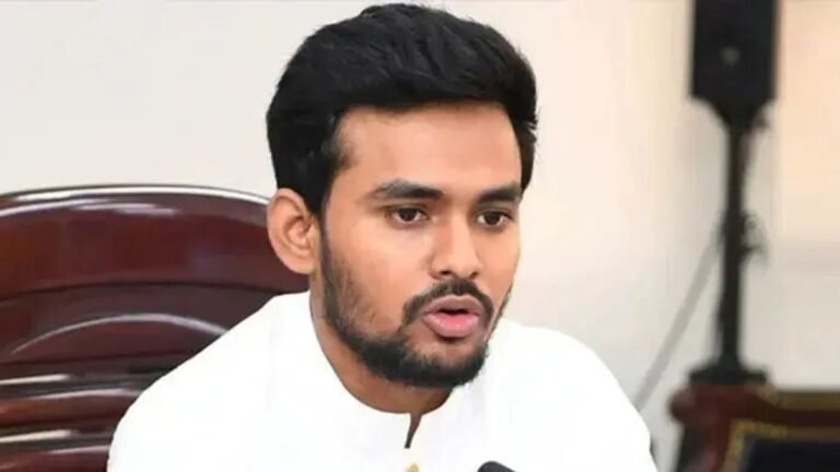১১ হাজার কোটি টাকা পাচারের অভিযোগ নিয়ে ফেসবুক লাইভে আসবেন আসিফ মাহমুদ