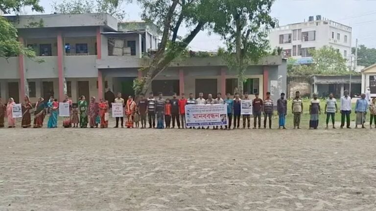 মোবাইলের আলোয় অপারেশন, প্রসূতির জরায়ু-মূত্রথলি কেটে ফেলার অভিযোগ