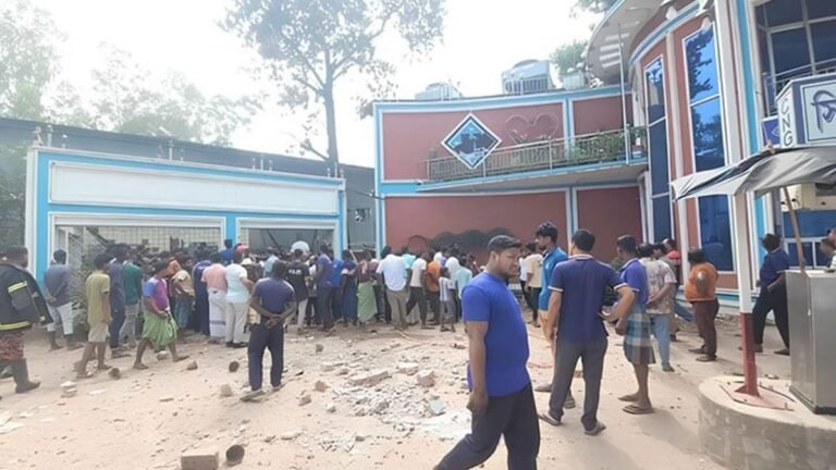 বগুড়ায় ফিলিং স্টেশনের গ্যাস প্ল্যান্টে বিস্ফোরণ, আহত ৫