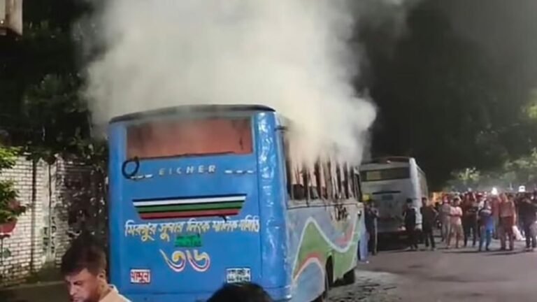 রাজধানীর ৭ স্থানে ককটেল বিস্ফোরণ, থানার সামনে বাসে আগুন