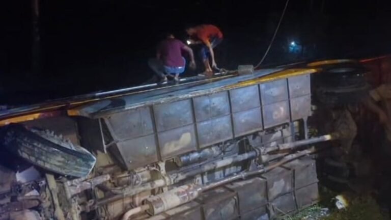 পটুয়াখালীতে বাসের ধাক্কায় অটোরিকশার ৪ যাত্রী নিহত