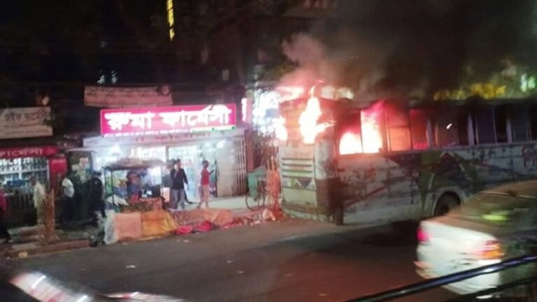 রাজধানীতে ৩ বাসে আগুন, ৪ ককটেল বিস্ফোরণ