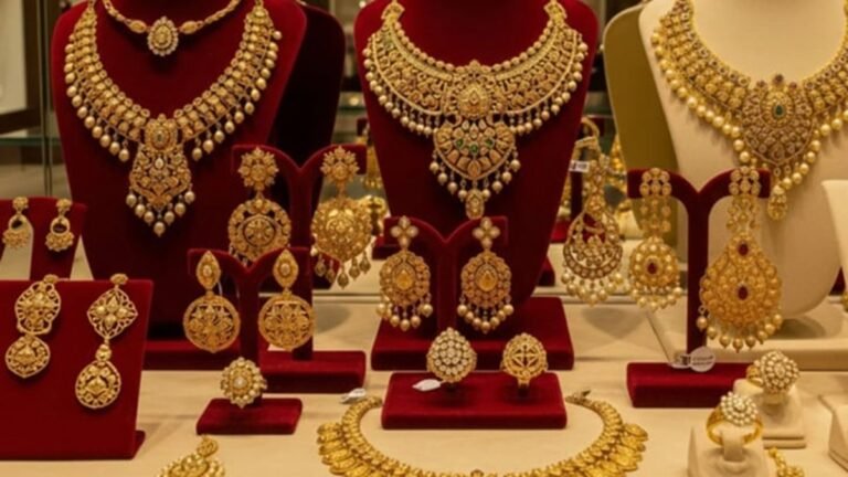 স্বর্ণের দাম আরো কমলো