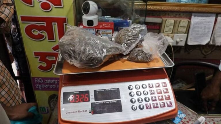 স্বর্ণের দোকানে বিক্রি হতো গাঁজা