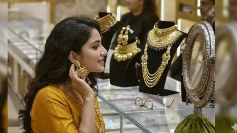 ভরিতে সোনার দাম বাড়লো ১০৫০ টাকা