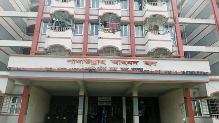 সরকারি আশেক মাহমুদ কলেজের হলে মিললো অজ্ঞাত যুবকের মরদেহ