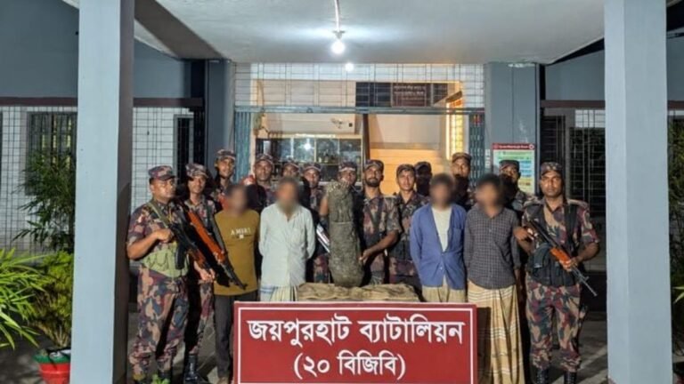 ভারতে পাচারের আগেই আক্কেলপুরে কষ্টিপাথরের মূর্তি উদ্ধার, আটক ৪