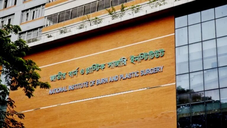 রাজধানীর সূত্রাপুরে ঘরে পেট্রল ঢেলে আগুন, ছেলের পর বাবারও মৃত্যু