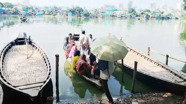 অভিজাত এলাকায় খেয়া নৌকা, ৫ টাকায় পারাপার