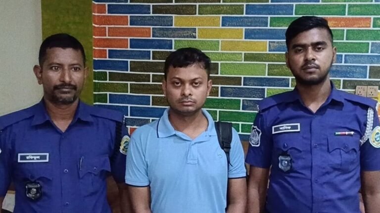 এআই দিয়ে বিসিএস গেজেট জালিয়াতি, কুয়াকাটায় আটক ভুয়া ম্যাজিস্ট্রেট