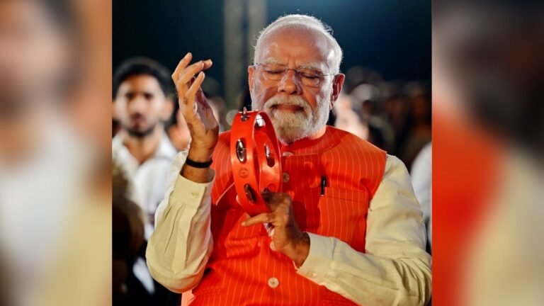 ধর্ষণ ও সিইসি বিতর্কে দিল্লি উত্তাল, এর মধ্যেই ‘ভজন ক্লাবিং’-এ মোদি