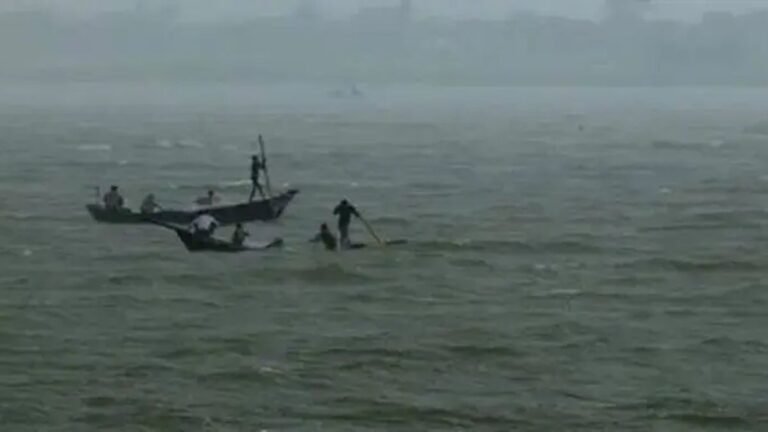 চাঁপাইনবাবগঞ্জে নৌকাডুবিতে নিখোঁজ ১০ জন ভারতে উদ্ধার, নিখোঁজ ১
