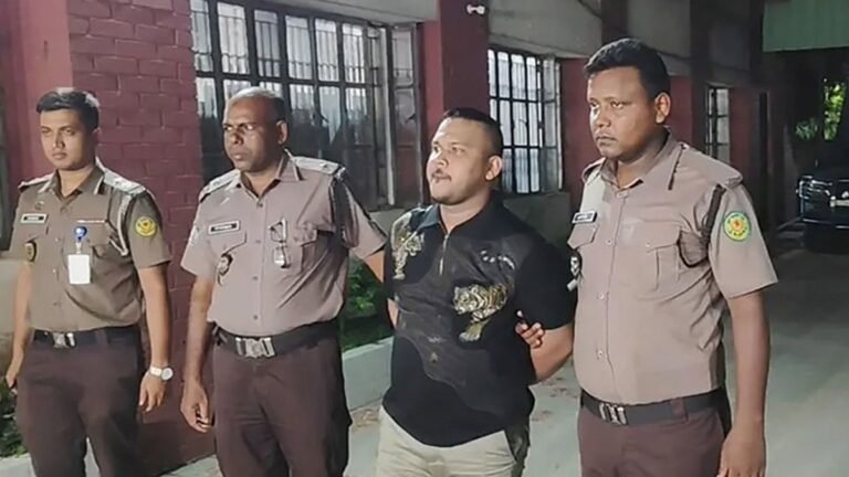 প্রিজন ভ্যান থেকে পালাল ‘পিচ্চি রাজা’