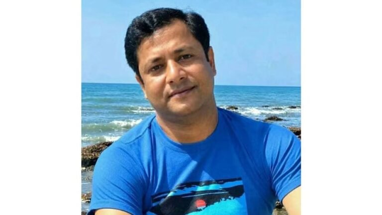 বরিশালে সাংবাদিকের ঝুলন্ত মরদেহ উদ্ধার
