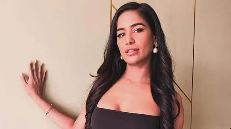 ‘যৌনকর্মের পেশা’ বৈধ হলে অপরাধ কমবে, দাবি পুনমের