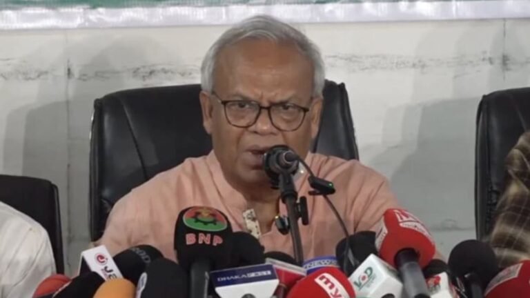 নিষিদ্ধ দল উঁকি মারার চেষ্টা করছে, গোয়েন্দা সংস্থাগুলো কী করছে: রিজভী