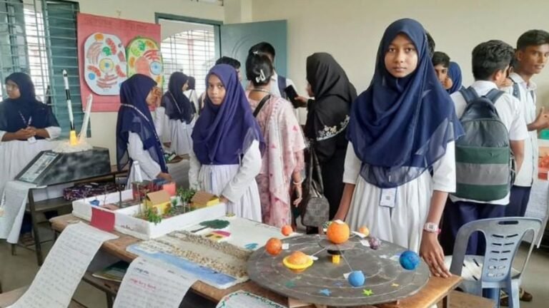 শিক্ষা মেলায় সাদিকার হাতে ছোট্ট সৌরজগত