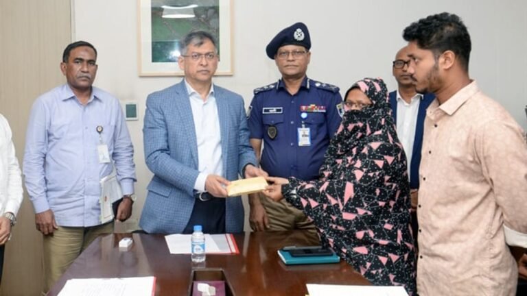 এসআই আলতাফ হত্যায় জড়িতদের দ্রুত গ্রেপ্তারের নির্দেশ স্বরাষ্ট্রমন্ত্রীর