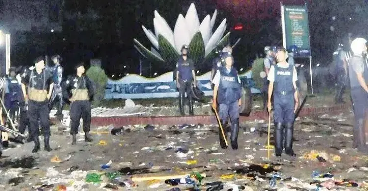 শেখ হাসিনাসহ পলাতক ৩০ আসামিকে আত্মসমর্পণে বিজ্ঞপ্তি প্রকাশের নির্দেশ