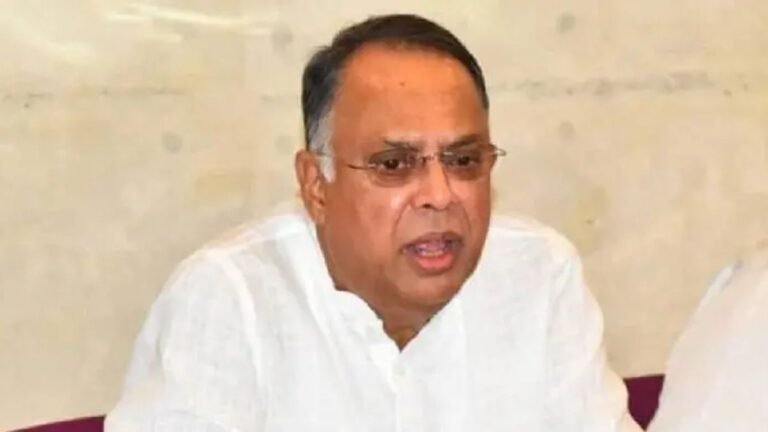 হাসপাতাল থেকে বাসায় ফিরলেন বিদ্যুৎমন্ত্রী
