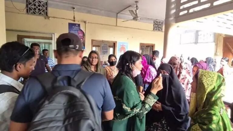 ভাতার অর্ধেক টাকা দেওয়ার প্রতিবাদে প্রশিক্ষণার্থীদের বিক্ষোভ