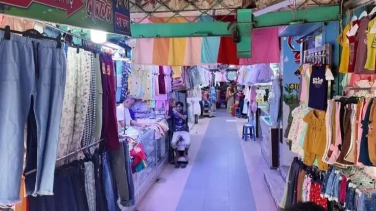 দোকান খুলে ক্রেতার অপেক্ষা, ক্রেতা আসার সময় হলেই বিদ্যুৎ উধাও