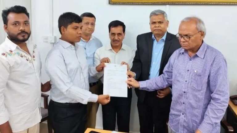 প্রধানমন্ত্রীর উদ্যোগে চাকরি পেলেন আজন্ম দৃষ্টিহীন রাবি শিক্ষার্থী