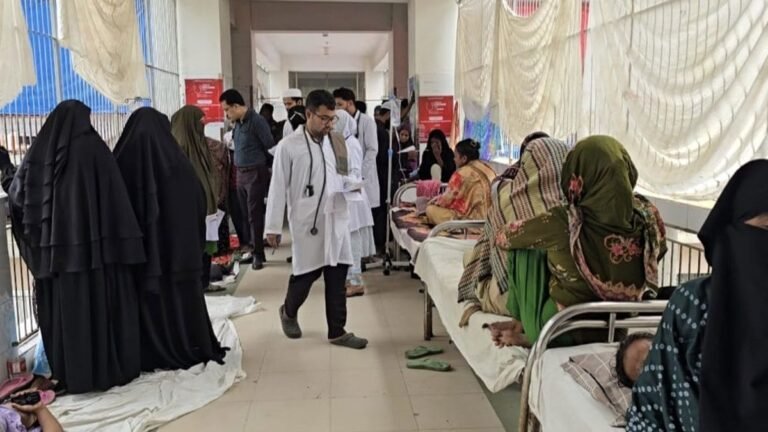হাসপাতাল আছে, যন্ত্রপাতি আছে— নেই পর্যাপ্ত চিকিৎসক