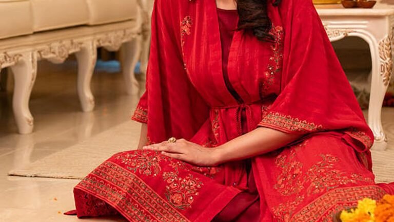 পূজার কালেকশন নিয়ে এসেছে লা রিভ
