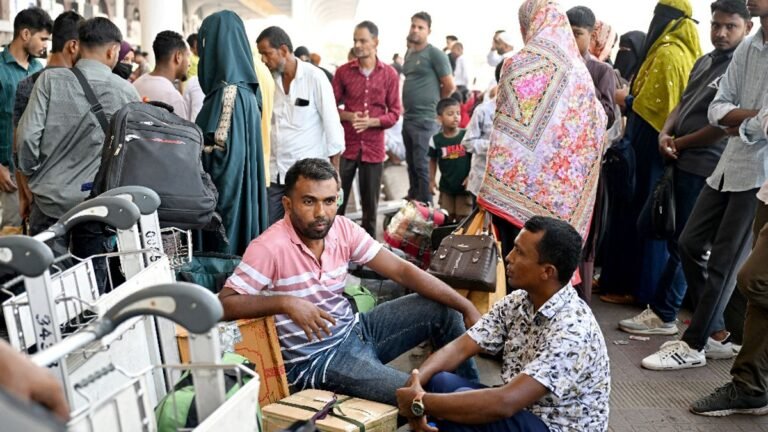 সৌদির বিমানবন্দরে সীমিত কার্যক্রম, ভোগান্তিতে ৮ হাজারের বেশি যাত্রী
