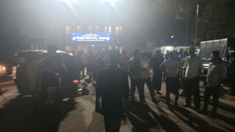 থানার সামনে পুলিশ সদস্যকে যুবদল নেতার মারধর, আটকের পর ছাড়া পেলেন বিএনপি নেতাদের জিম্মায়