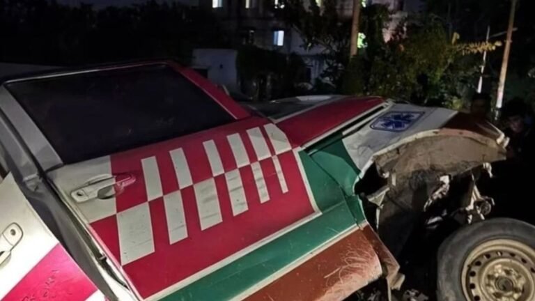 কুমিল্লায় ট্রেনের ধাক্কায় দুমড়ে-মুচড়ে গেল অ্যাম্বুলেন্স