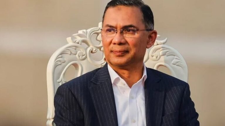 শৃঙ্খলা ফেরাতে হার্ডলাইনে প্রধানমন্ত্রী