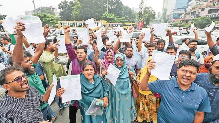 প্রশ্নপত্র ফাঁসের পরও আগের নিয়োগ কমিটি বহাল রেখে পরীক্ষা