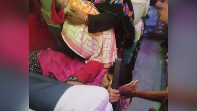 গ্রামে যাওয়ার পথে বাসে সন্তান প্রসব, পরিবহনের নামে শিশুর নাম, আজীবন ভ্রমণ ‘ফ্রি’