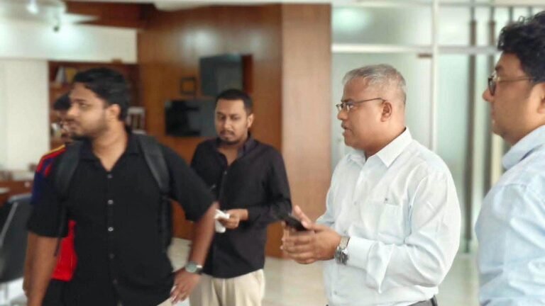 চুয়েটের আন্দোলনে ‘রাজনীতি’ দেখছেন সরকারের কেউ কেউ, শিক্ষার্থীরা বলছেন ভিন্ন কথা