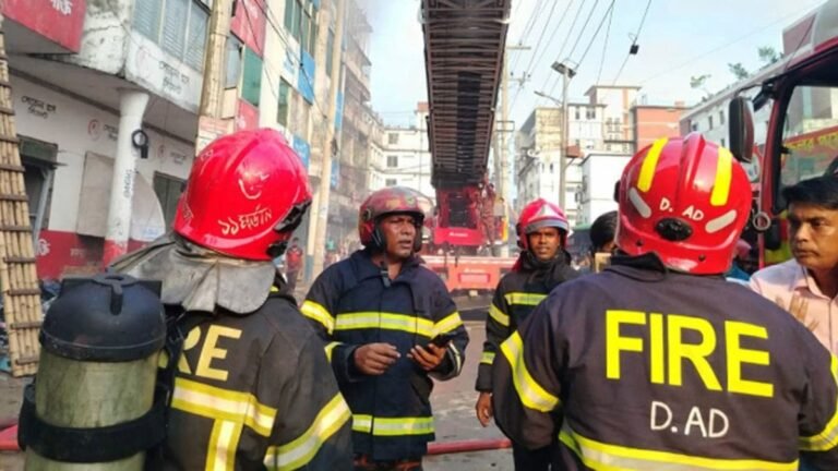 গাজীপুরে গার্মেন্টসে আগুন, নিয়ন্ত্রণে ৬ ইউনিট