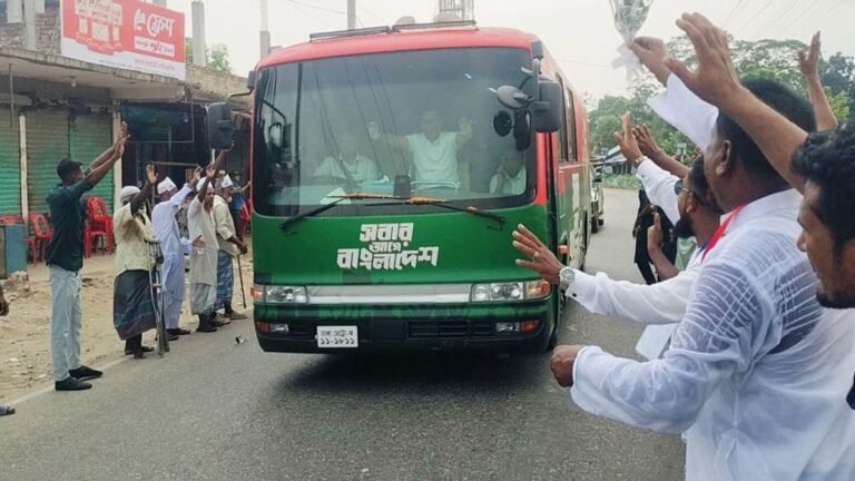 ফেনী পৌঁছেছেন প্রধানমন্ত্রী