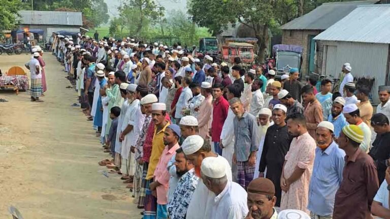 ময়মনসিংহে সড়ক দুর্ঘটনা: একই পরিবারের চারজনের দাফন, এলাকায় শোকের ছায়া
