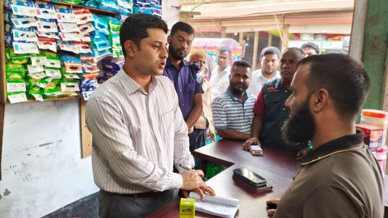মেয়াদোত্তীর্ণ ও নমুনা ওষুধ বিক্রি, সিংগাইরে ৪ ফার্মেসিকে জরিমানা